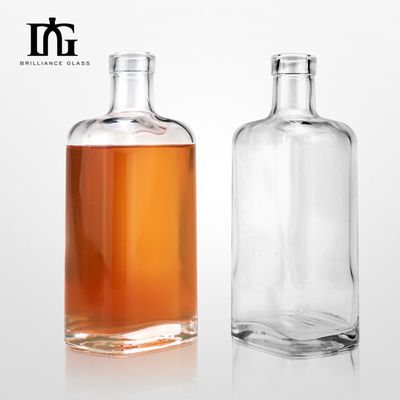 700ml 및 750ml 용량의 클래식 디자인 유리 병에 새겨진 사용자 지정 로고