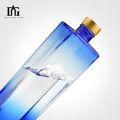 700ml 750ml 점진적 변경 알루미나 나사 캡과 함께 푸른 정사각형 유리 병