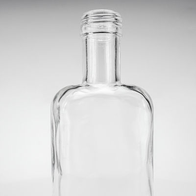700ml 맑은 평면 유리 보드카 위스키 병