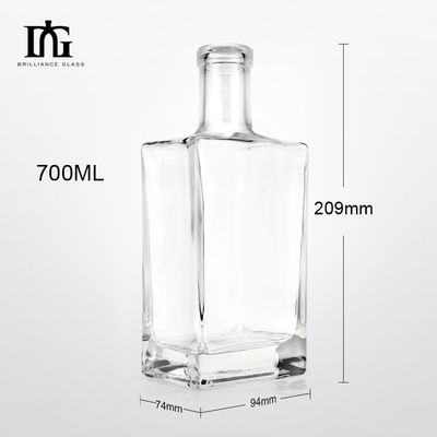 용납 OEM/ODM 위스키 진 보드카 스피릿 선택을위한 700ml 사각형 모양의 유리 병