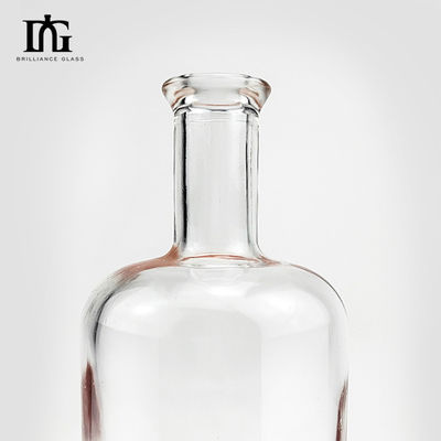 위스키 750ml 맑은 플린트 유리 병 클래식 원형 디자인과 유리 목걸이