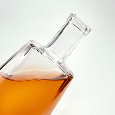 보드카 진과 와인 체질 재료 유리 로고 700ml 유리 병