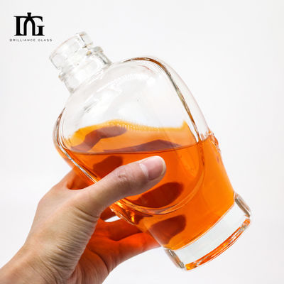 다른 음료 50cl 빈 보드카 위스키 유리 병 코크 뚜?? 과 매트 표면