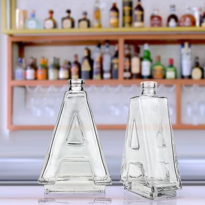 조각 표면 처리 50cl 맑은 빈 위스키 보드카 코크가 있는 유리 병