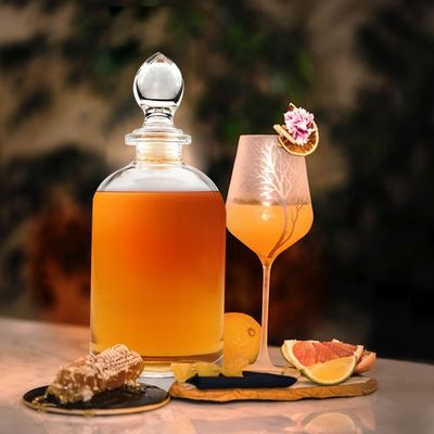 500ml 맑은 유리 과일 와인 술 병 코크 조각 표면 처리
