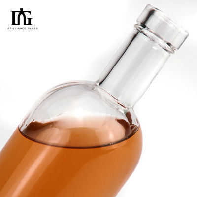 700ml 용량과 조각 표면 취급을 가진 큰 용량 유리 와인 병