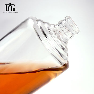 650ml 유리 음주 병 보드카 진 병 코크가 있는 물체 재료 유리