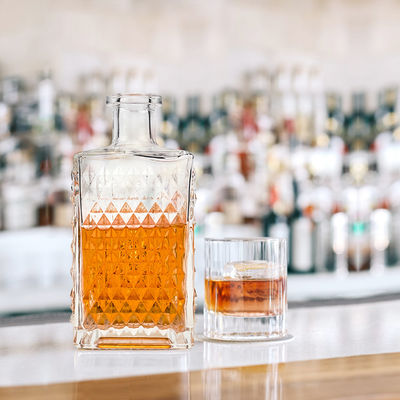 500ml 위스키 선물 세트 및 독점적인 음주 경험을 위해 새겨진 유리 세트