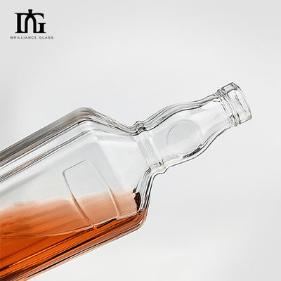 OEM / ODM를 위해 700ml 위스키 병을 새기 추가 플린트 유리 위스키 톱 허용