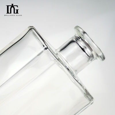 맑은 유리 테킬라 와인 병 긴 좁은 목과 코크 나사 모자 사각형 모양