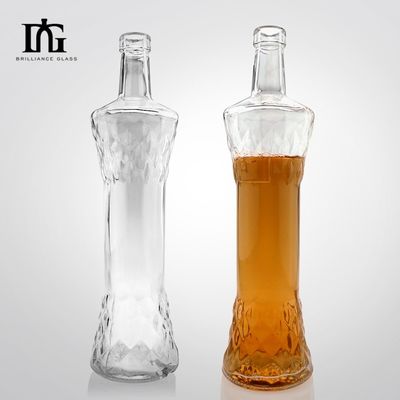 맑은 빈 브랜디 위스키 럼 진 음료 와인 유리 코크가 있는 술 병