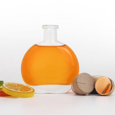 500ml 조각 된 유리 병은 독특한 모양의 룸 진과 브랜디 스피릿을 위해