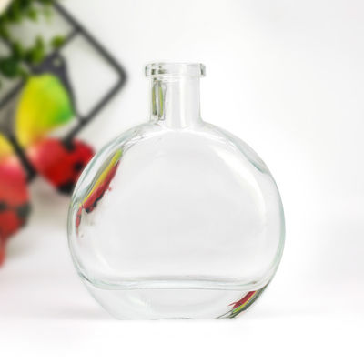 500ml 조각 된 유리 병은 독특한 모양의 룸 진과 브랜디 스피릿을 위해