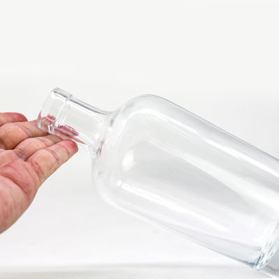 500ml 750ml 맑은 유리 몸체와 함께 재사용 가능한 소형 음주 병